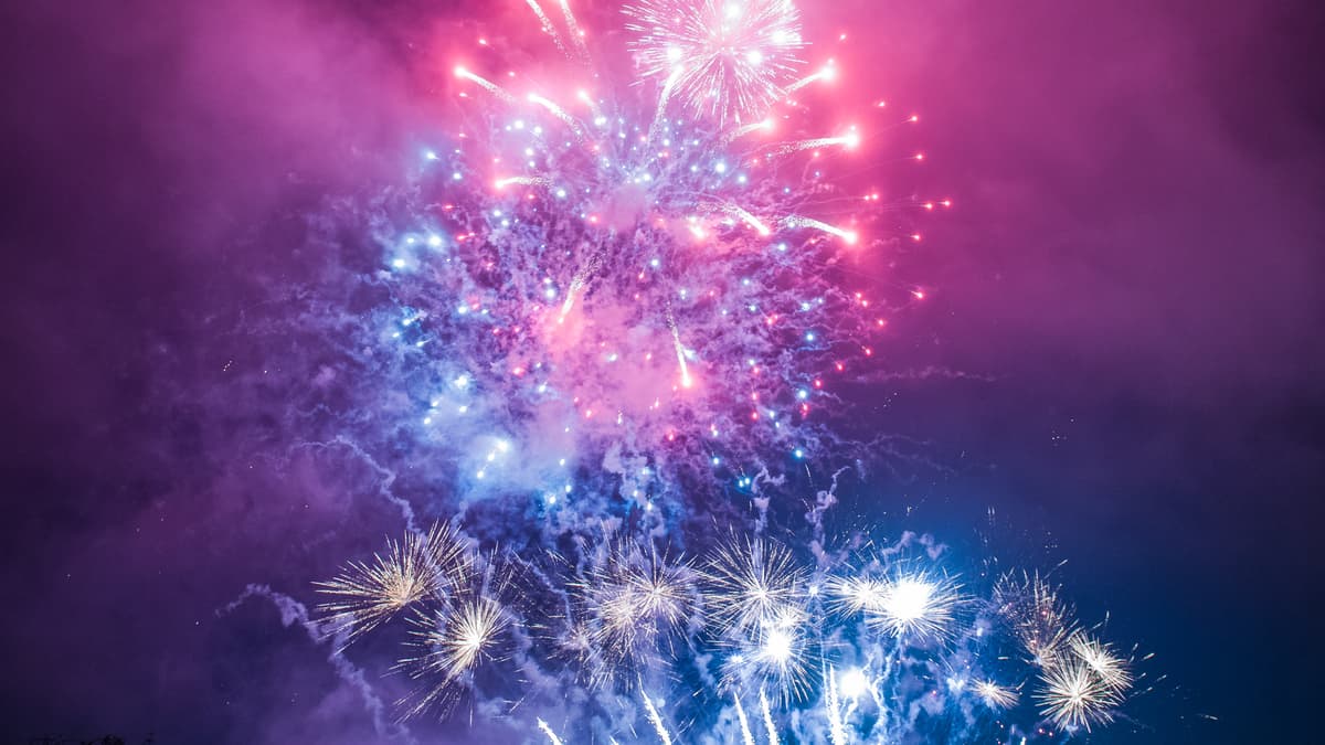 Tickets now on sale for Farnham Fireworks & Torchlit Procession